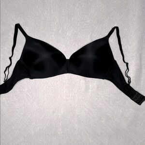 Victoria’s Secret black wireless bra 38D